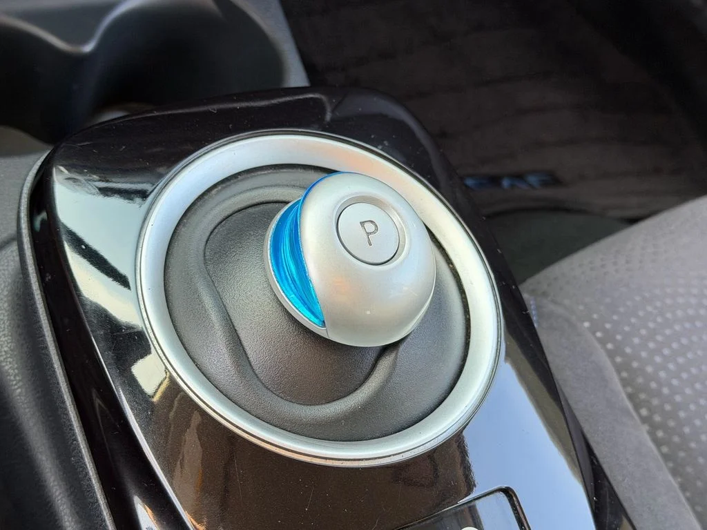 Used 2013 Silver Nissan SV image 22