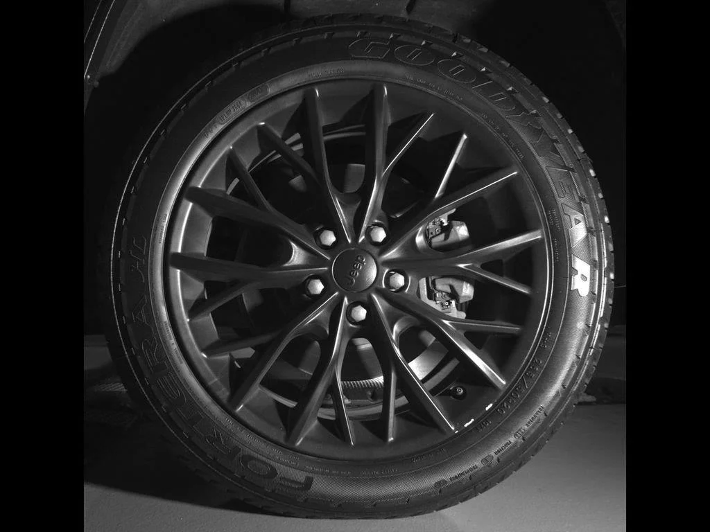Used 2022 Diamond Black Crystal Pearlcoat Jeep Summit image 11