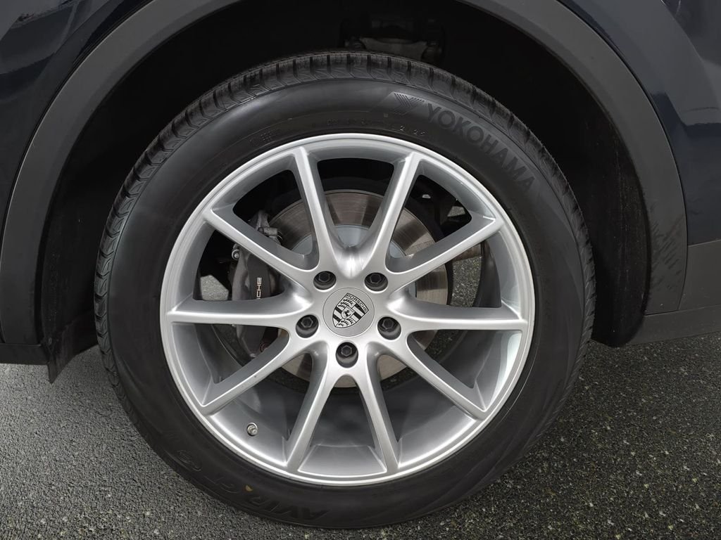 Certified Used 2023  Porsche Base image 29