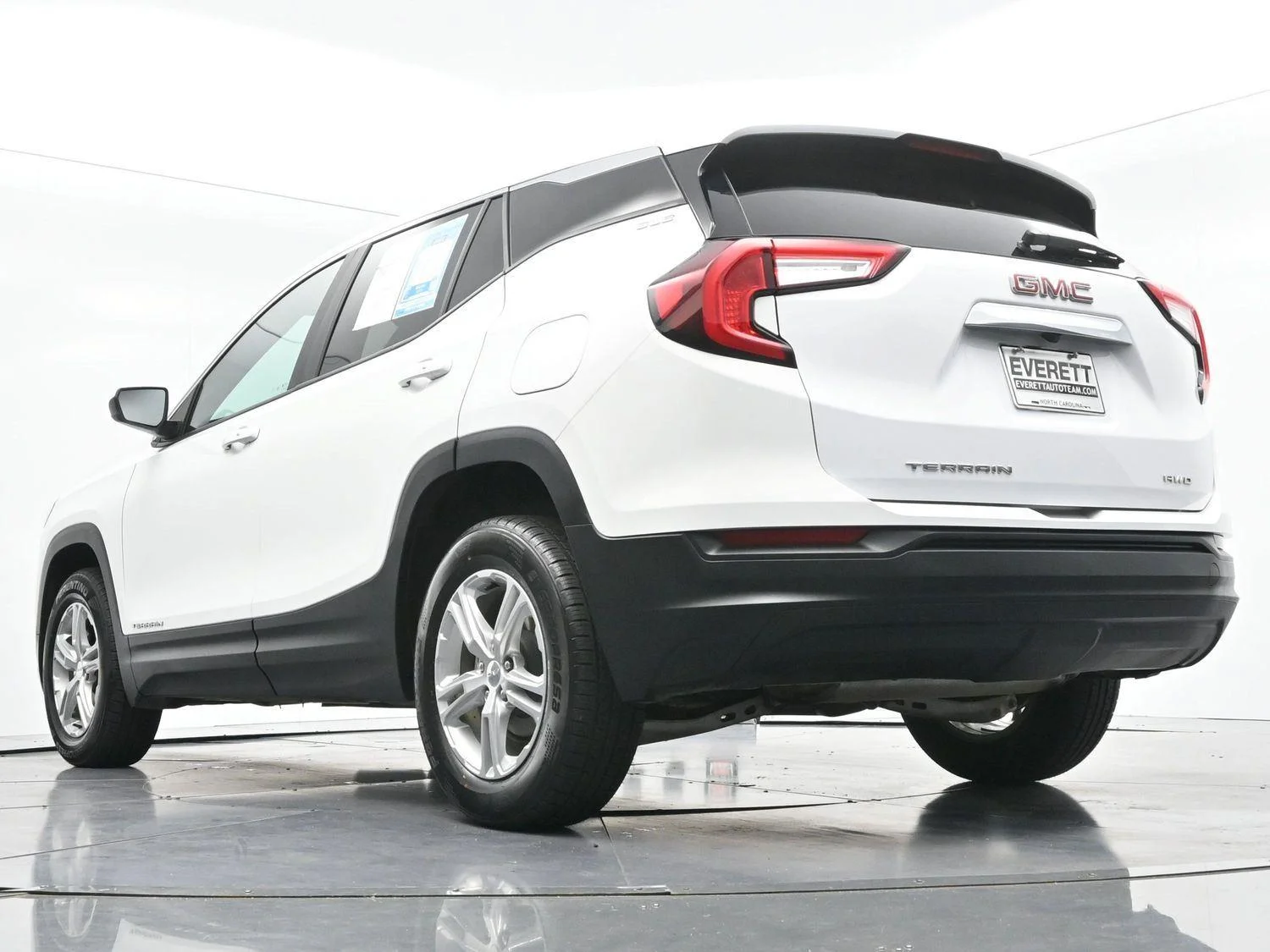 Used 2022 Summit White GMC SLE image 49