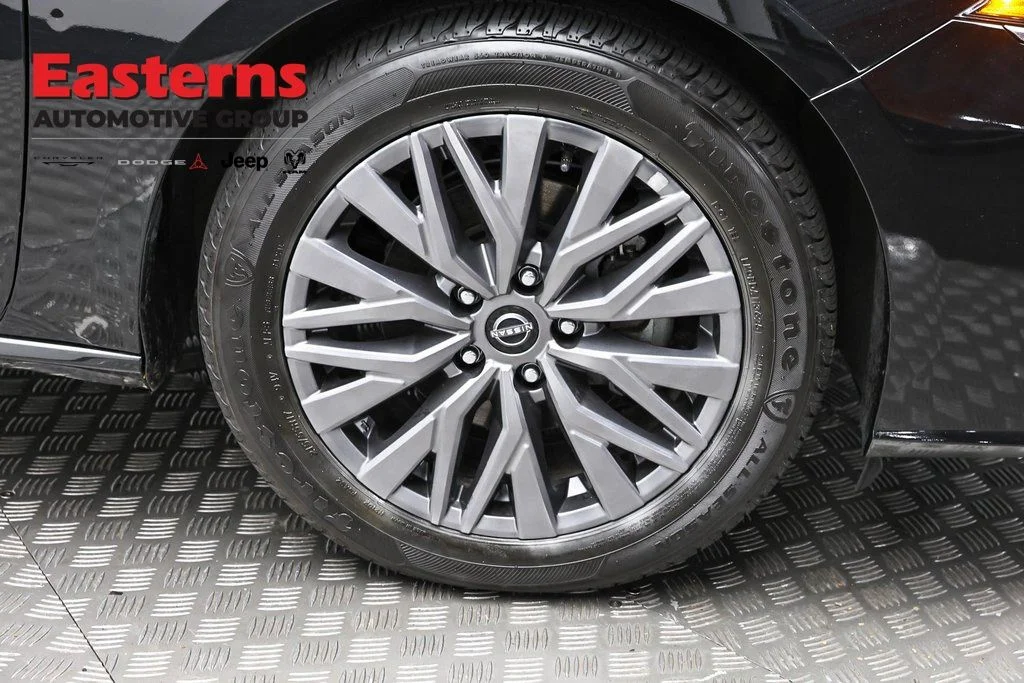 Used 2025 Black Nissan 2.5 SV image 30