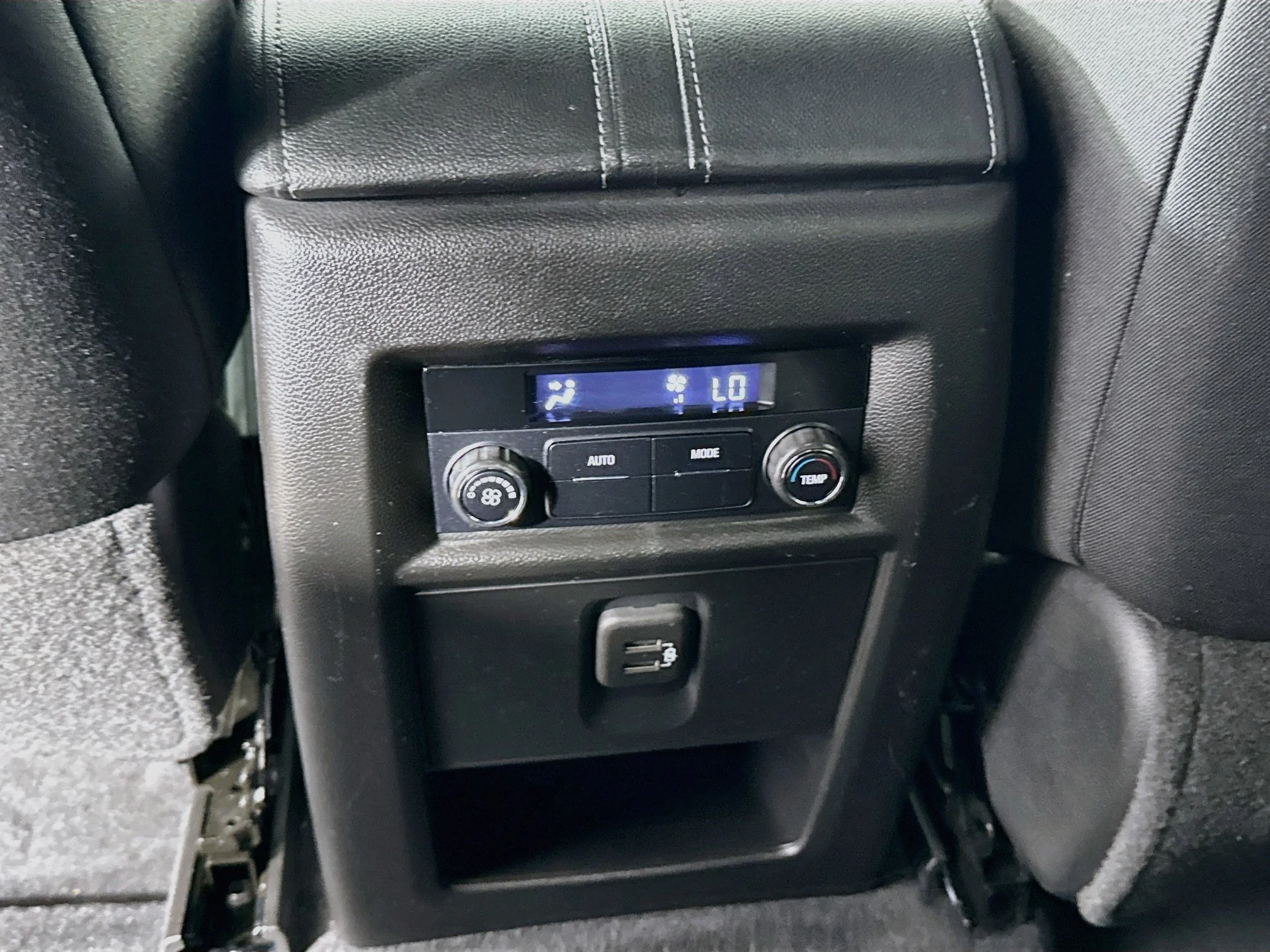 Used 2022 SILVER ICE METALLIC Chevrolet LT Cloth image 27