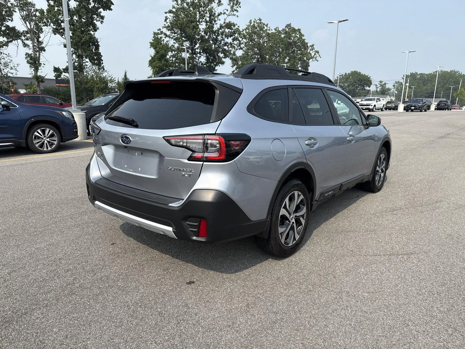 Used 2022 Ice Silver Metallic Subaru Limited XT image 21