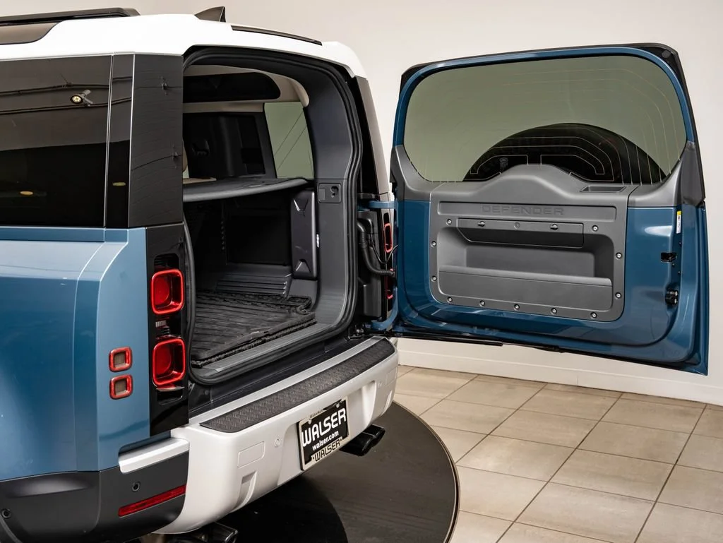 Used 2024 Tasman Blue Metallic Land Rover S image 21