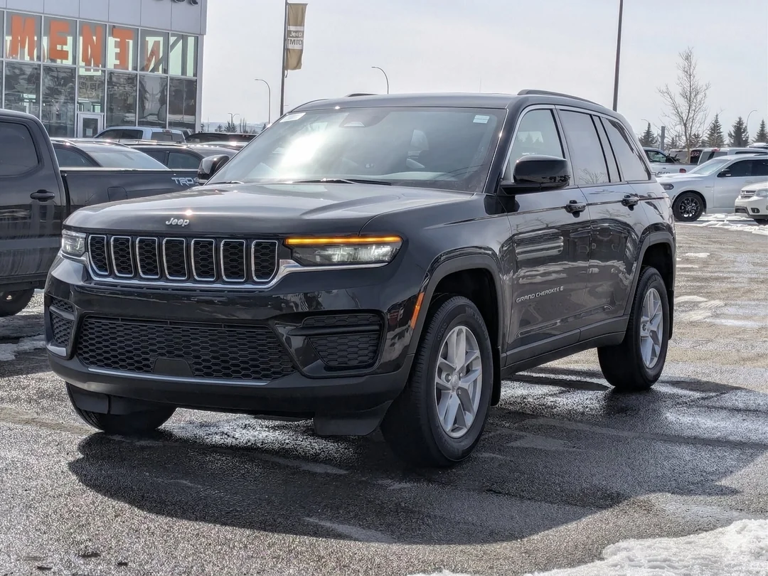 New 2026 Black Jeep Laredo - - 4x4 - Classic Theme - Heated Seats - Heated Steering - Remote Start & More! image 4