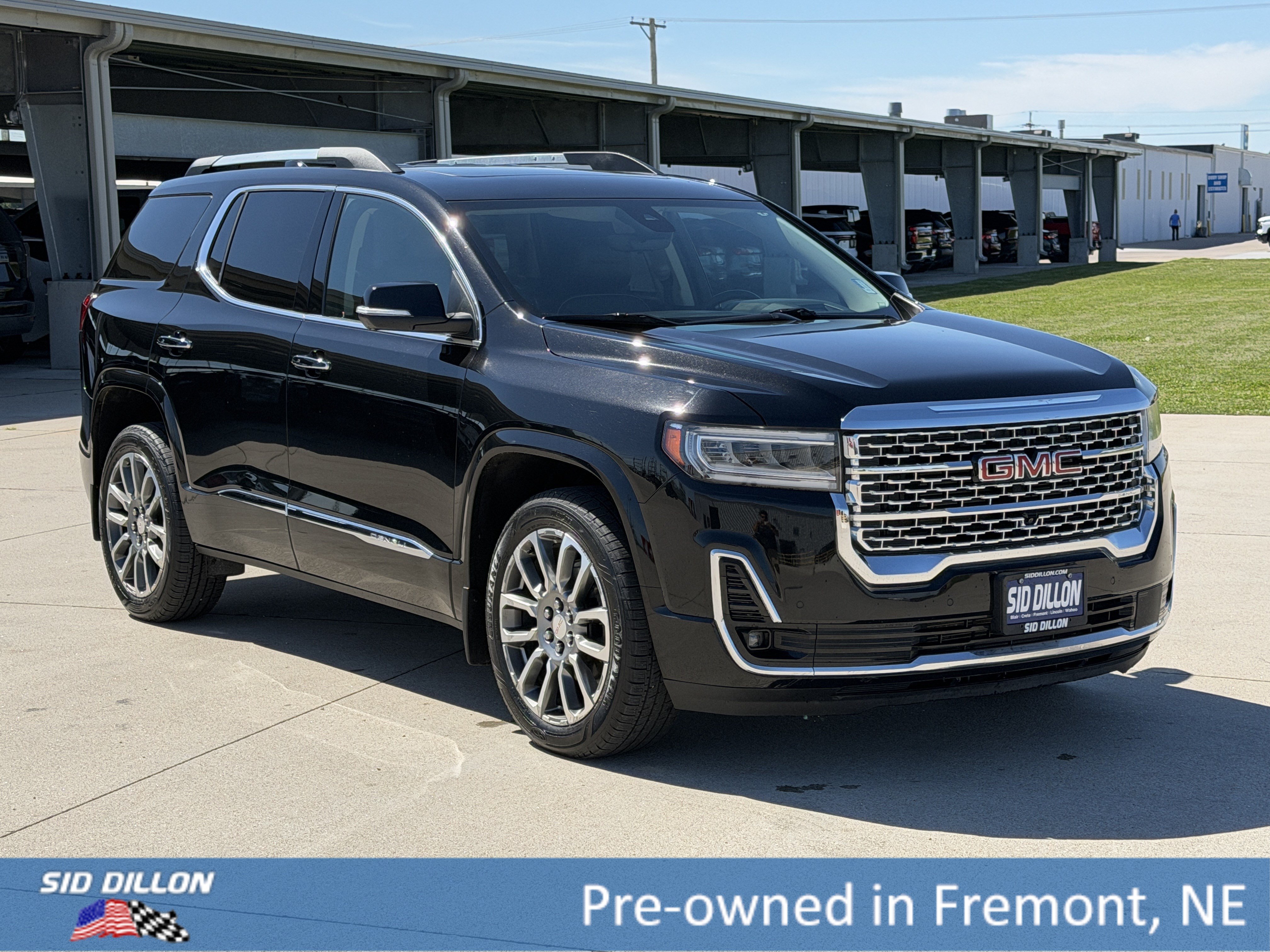 Used 2022 Ebony Twilight Metallic GMC Denali image 2