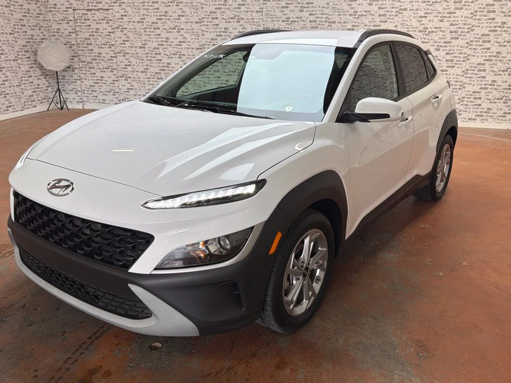 Used 2023 Lunar White Hyundai SEL image 3