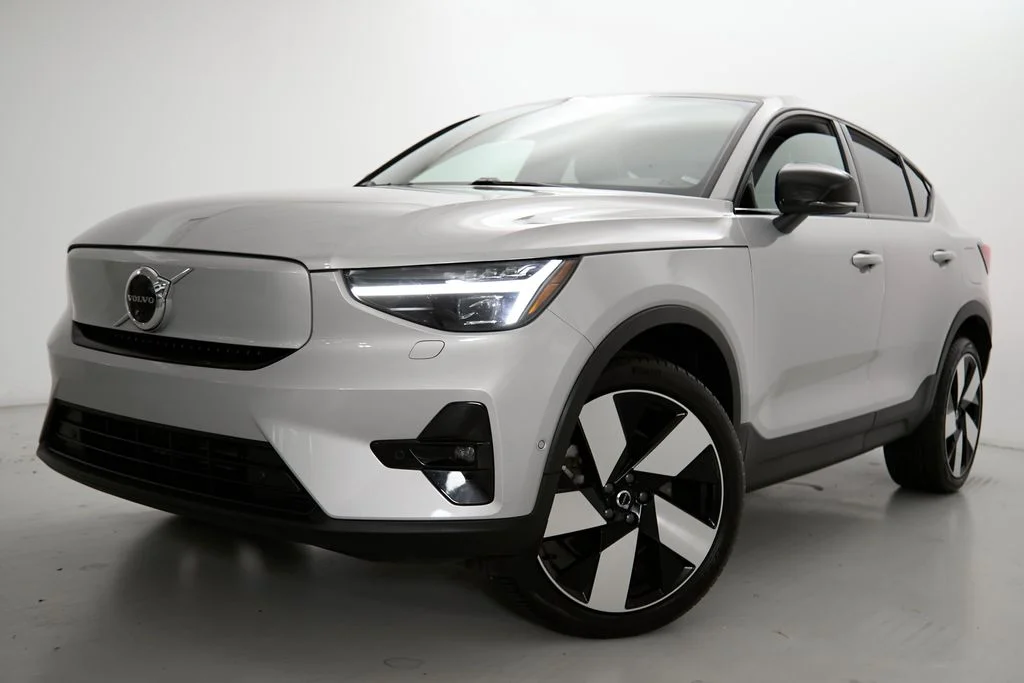 Used 2023 Volvo C40 Ultimate with VIN YV4ED3GM4P2044373 for sale in Oak Park, IL