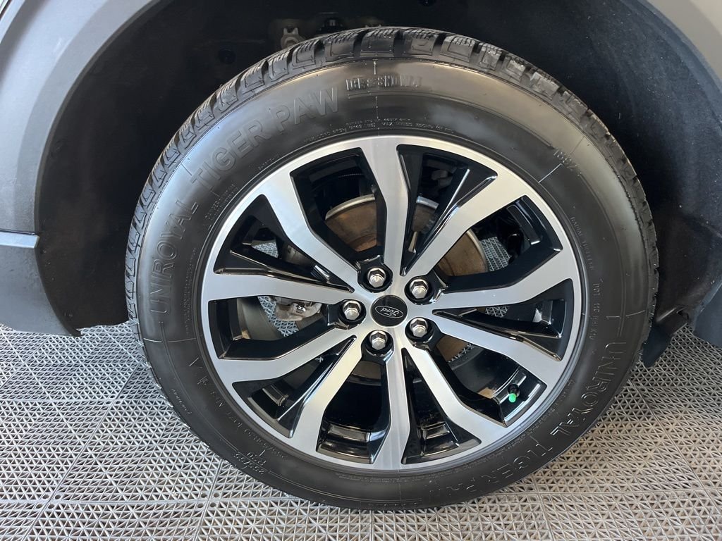 Used 2025 Agate Black Metallic Ford ST-Line image 23