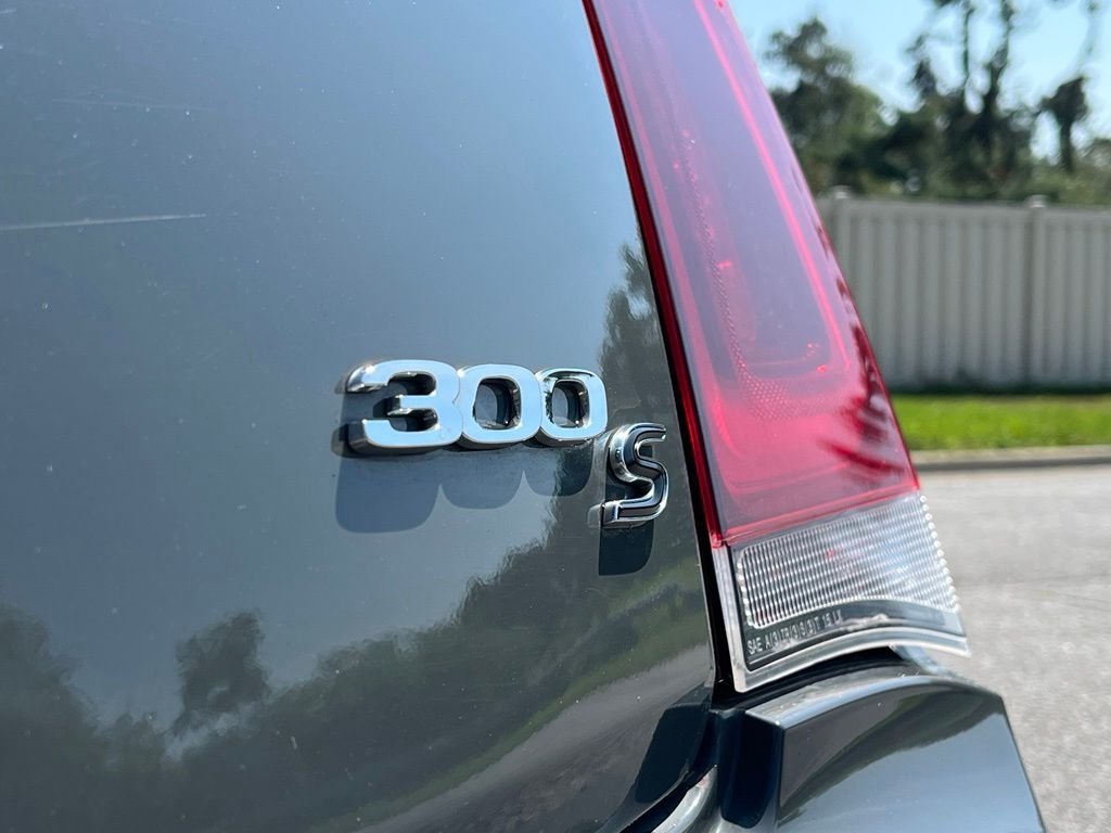 Used 2019 White Chrysler S image 13