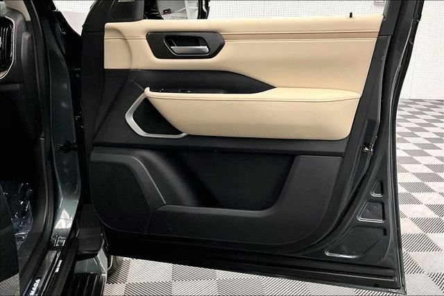 New 2026 Alpine Metallic/Super Blk Nissan Platinum Reserve image 40