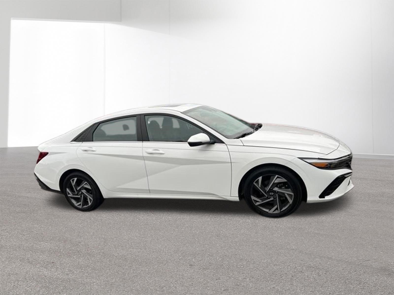 Used 2025 Serenity White Hyundai Limited image 22