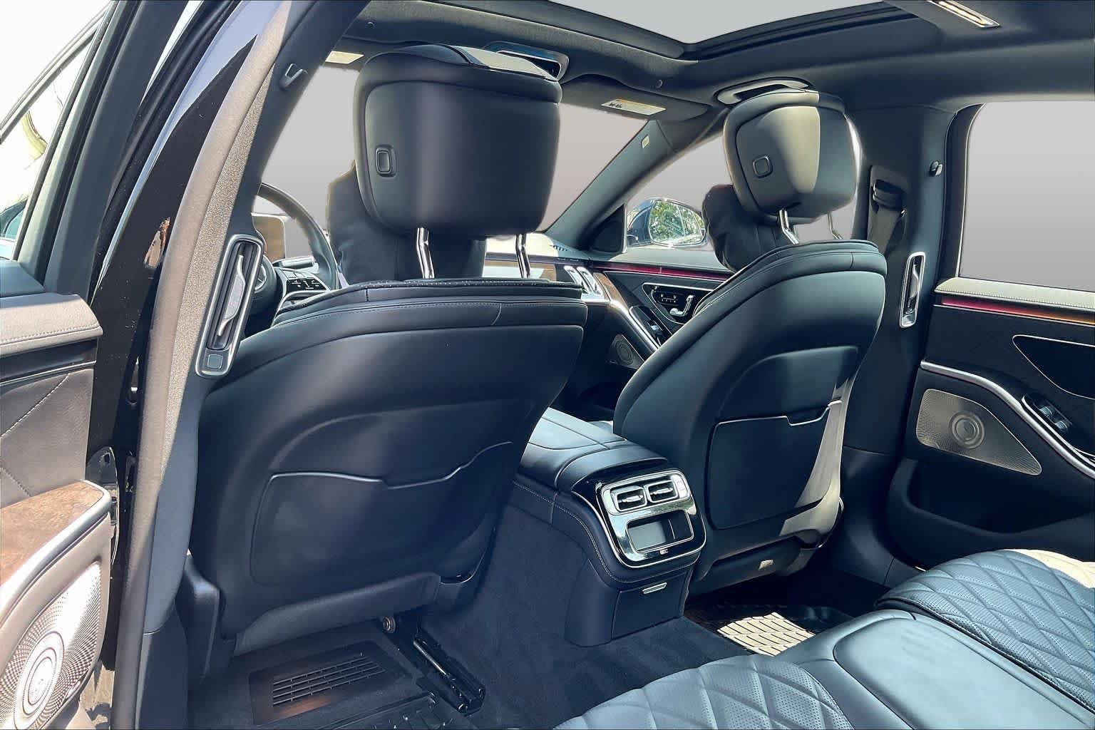 Used 2025 Obsidian Black Metallic Mercedes-Benz S 580 image 22