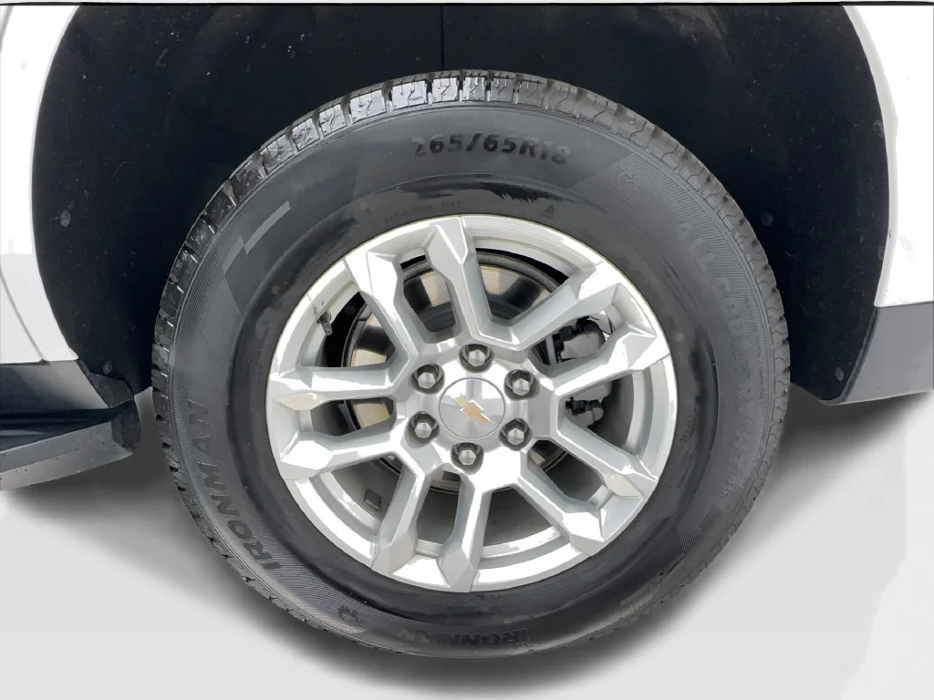 Used 2025 White Chevrolet LT image 16