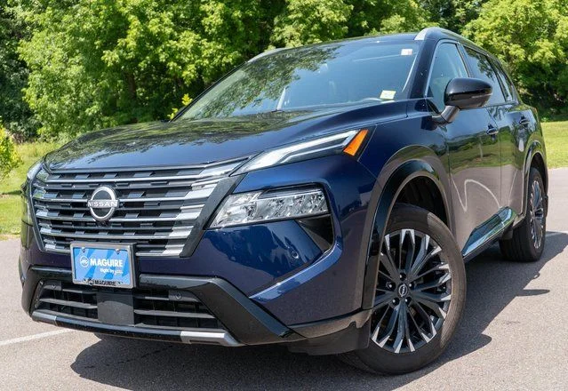 Used 2025 Blue Nissan Platinum image 1