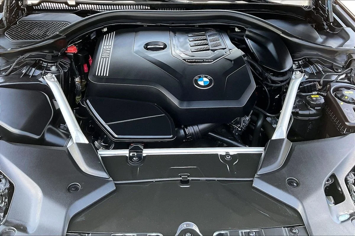Used 2022  BMW i xDrive image 32