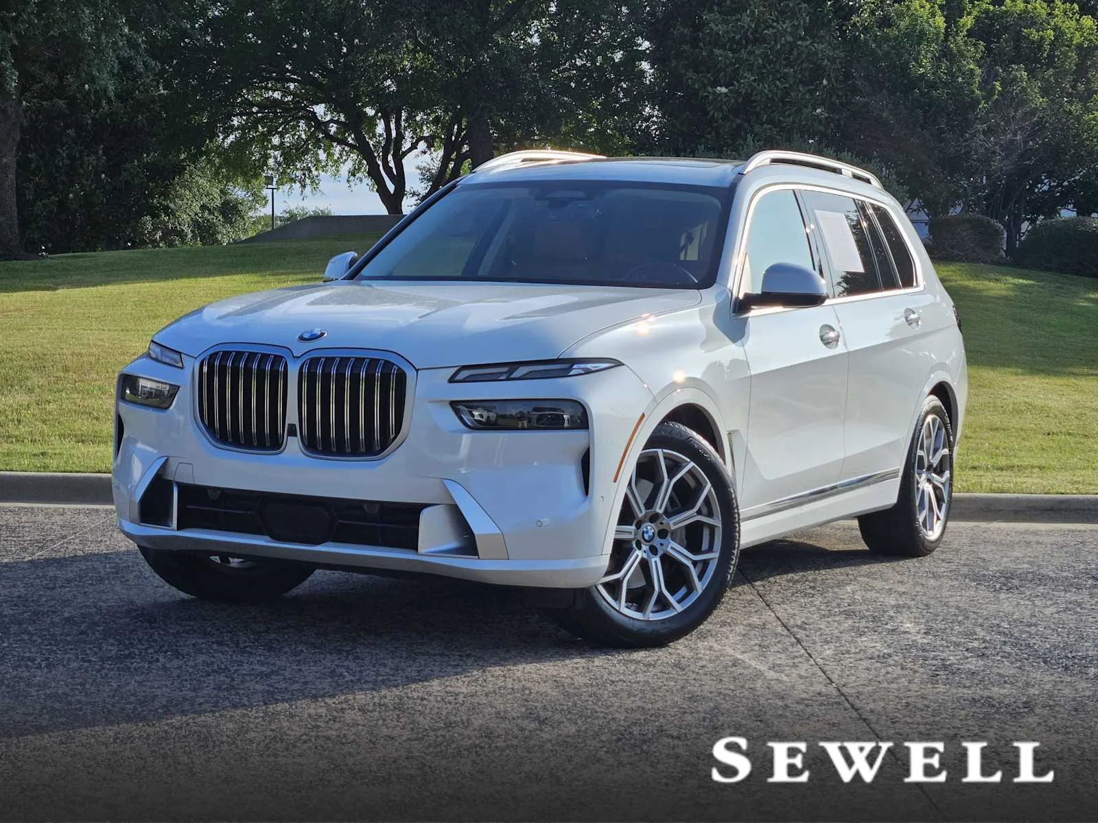 2023 BMW X7 xDrive40i's photo