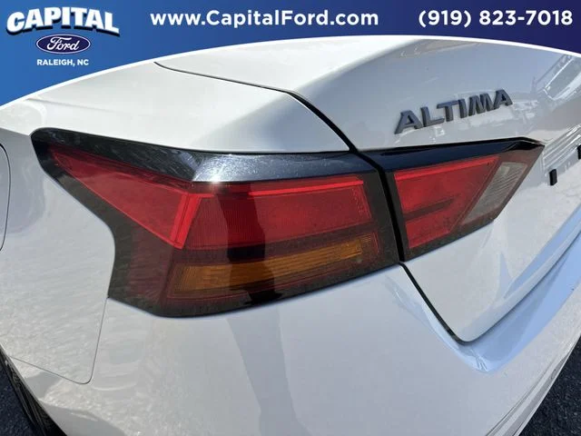 Used 2025 White Nissan 2.5 SV image 15