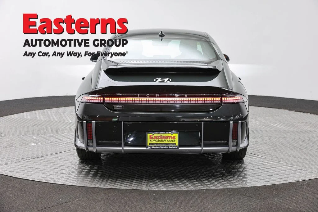 Used 2023 Green Hyundai SEL image 6