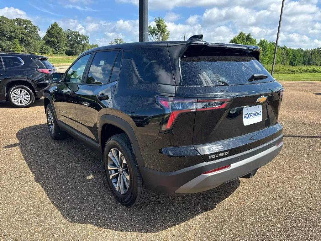Used 2025 Black Chevrolet LT image 6