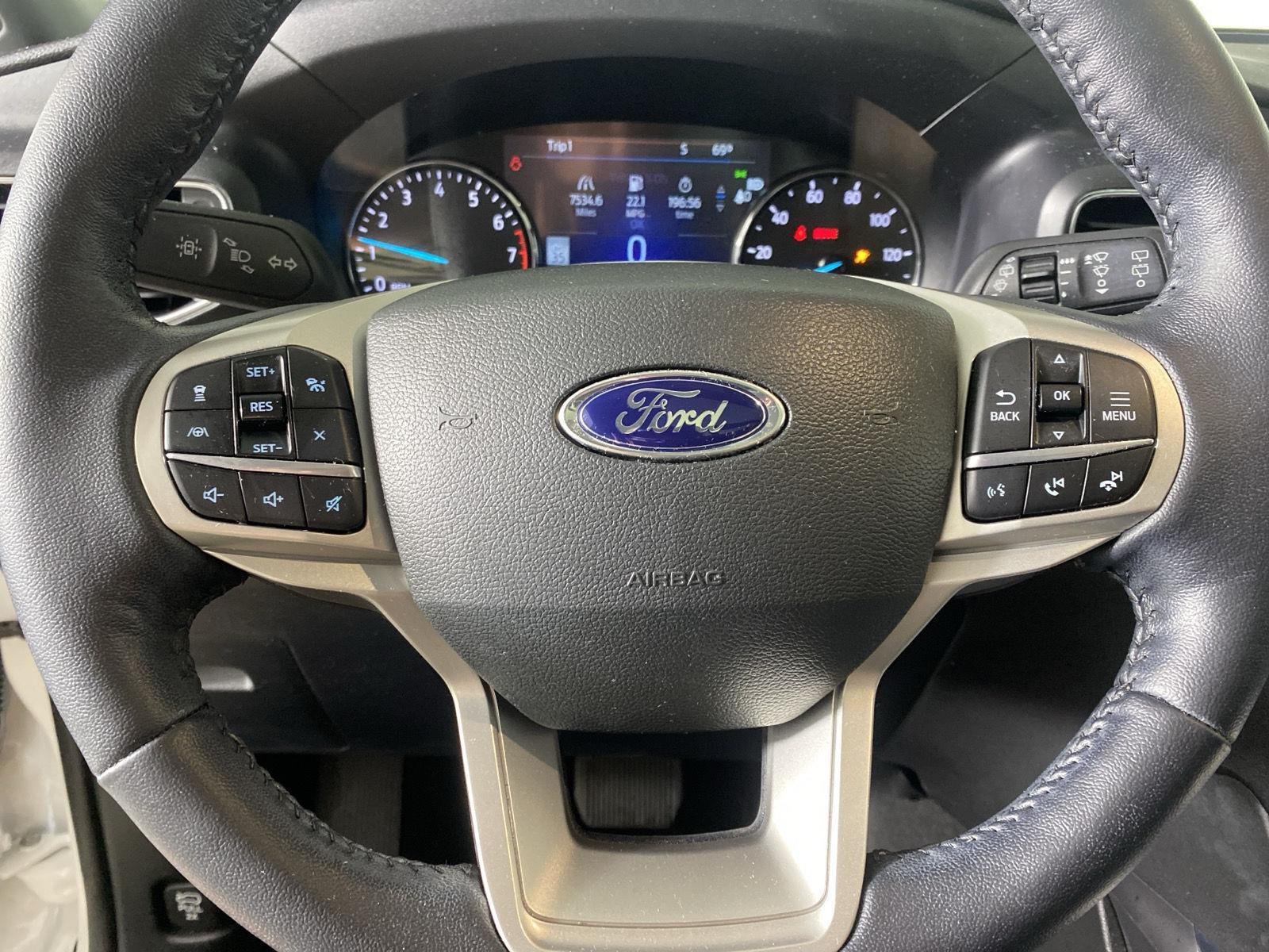 Used 2022 Star White Metallic Tri-Coat Ford XLT image 17