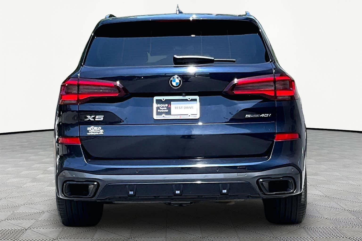 Used 2023 Carbon Black Metallic BMW sDrive40i image 5
