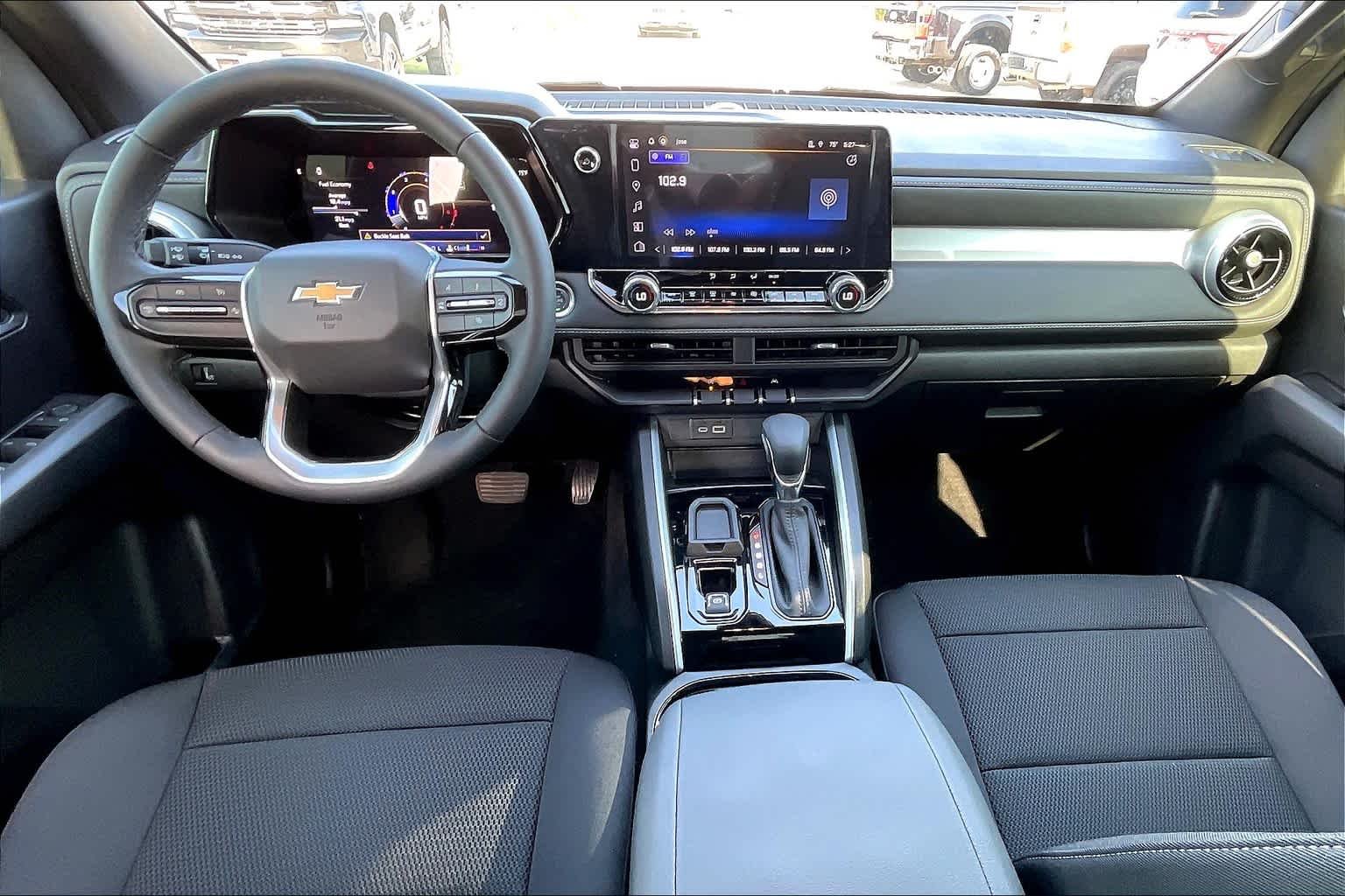 2024 Chevrolet Colorado LT - Photo 15