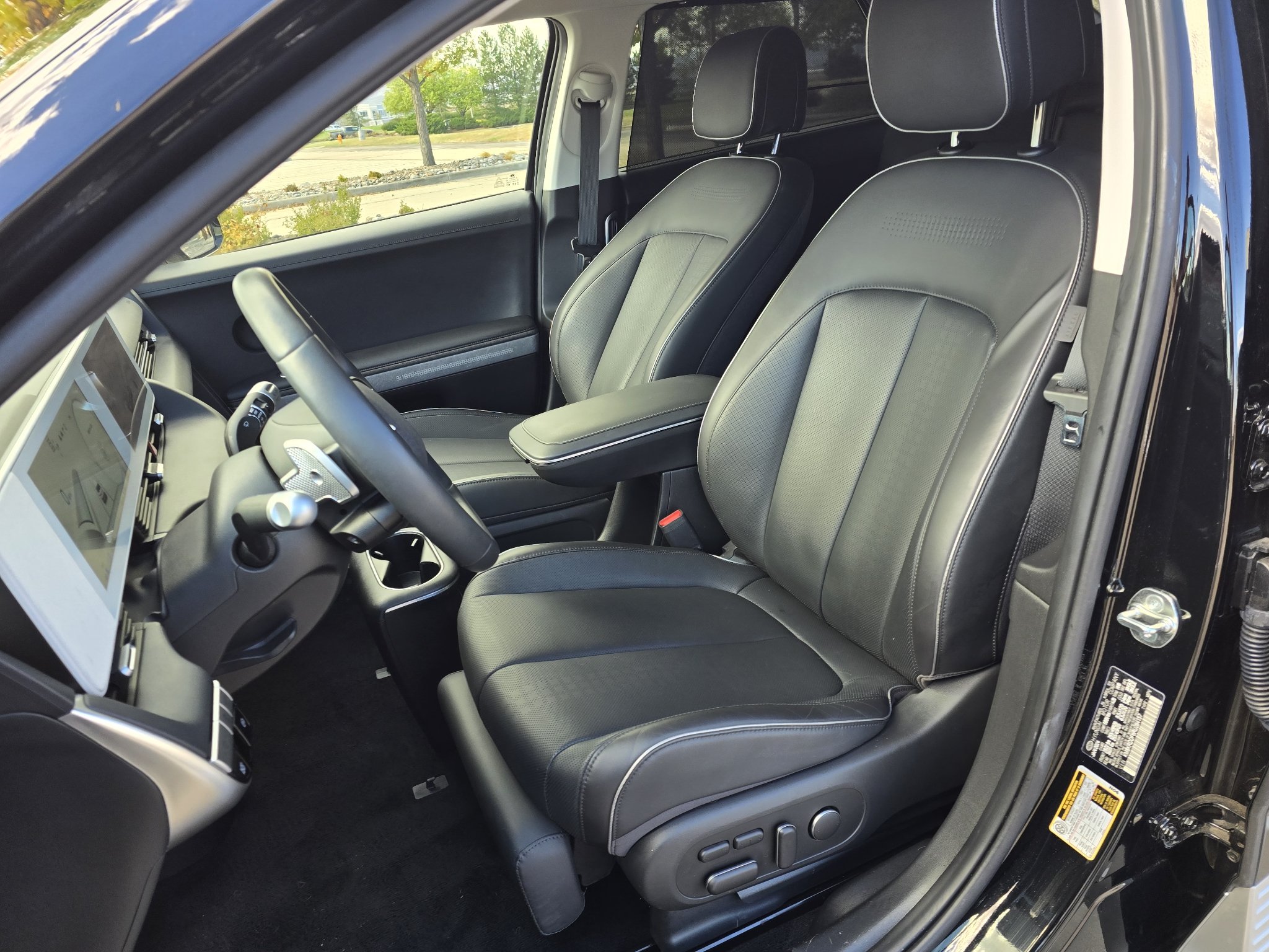 Certified Used 2024 Abyss Black Hyundai Limited image 14