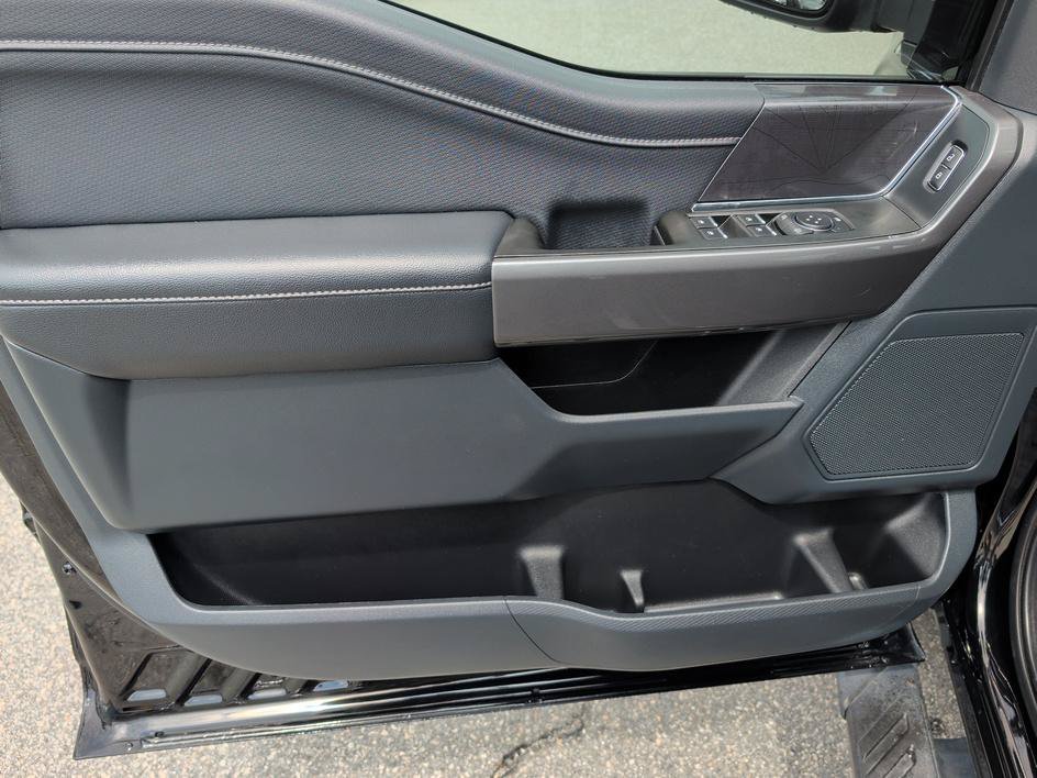 Used 2022 Black Metallic Ford XLT image 16