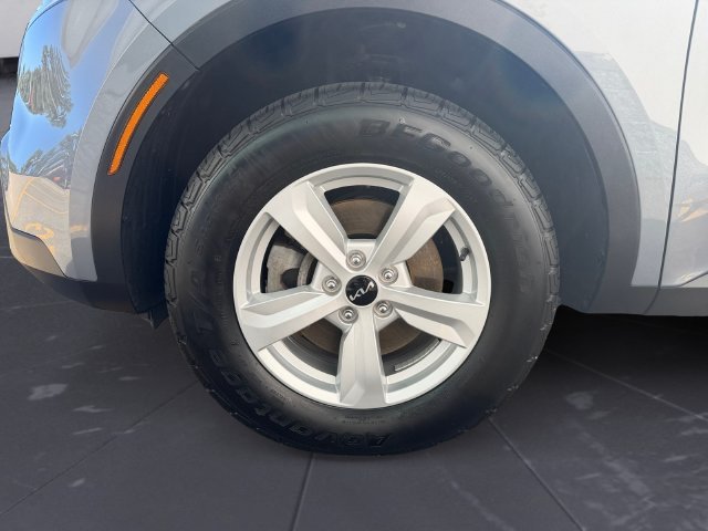 Certified Used 2023 Silver Kia LX image 81