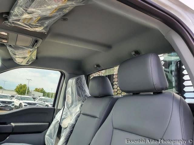 New 2025 Oxford White Ford F-450® XL image 35