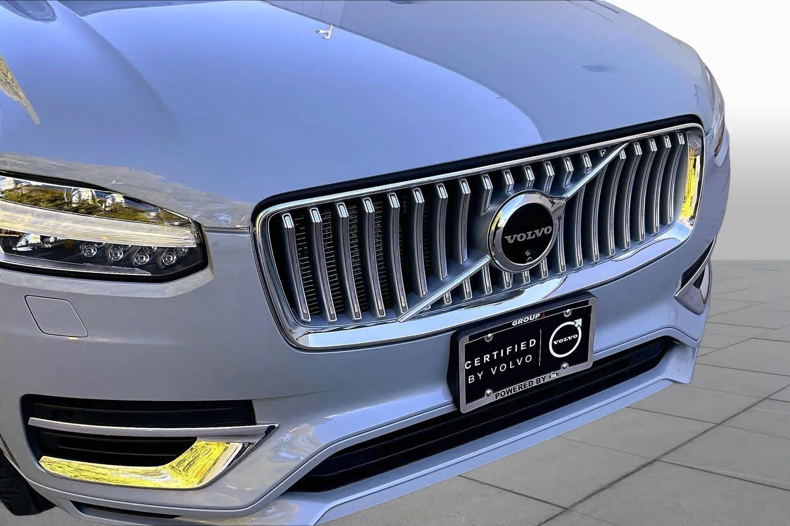 Certified Used 2025 Vapour Grey Volvo Plus image 30
