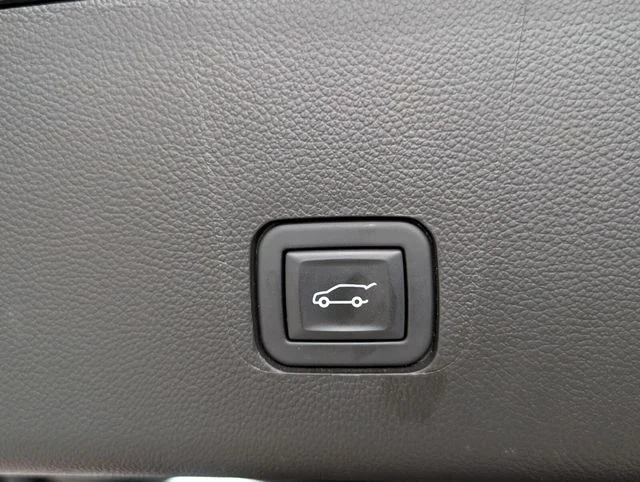 Used 2023 Black Chevrolet Premier image 17
