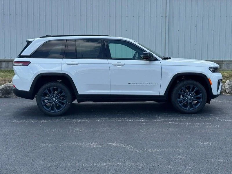 New 2026 Bright White Clear-Coat Exterior Paint Jeep Limited image 2