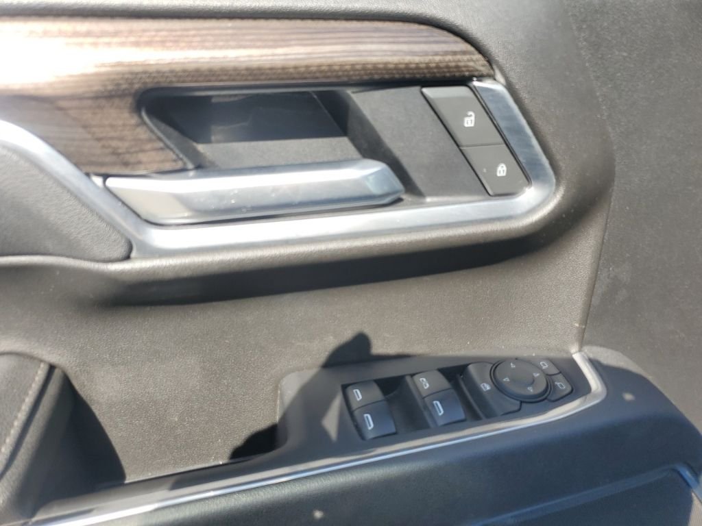 Used 2025 Blue Chevrolet LT image 18