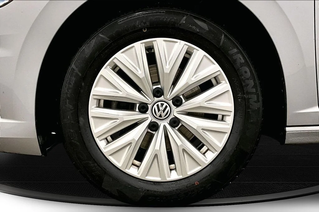 Used 2020 Silver Volkswagen 1.4T S image 31
