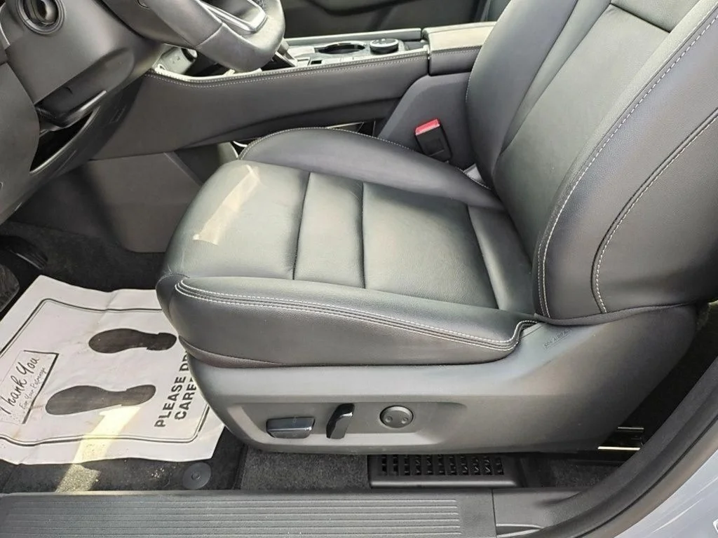 Used 2023 Gray Nissan SL image 15