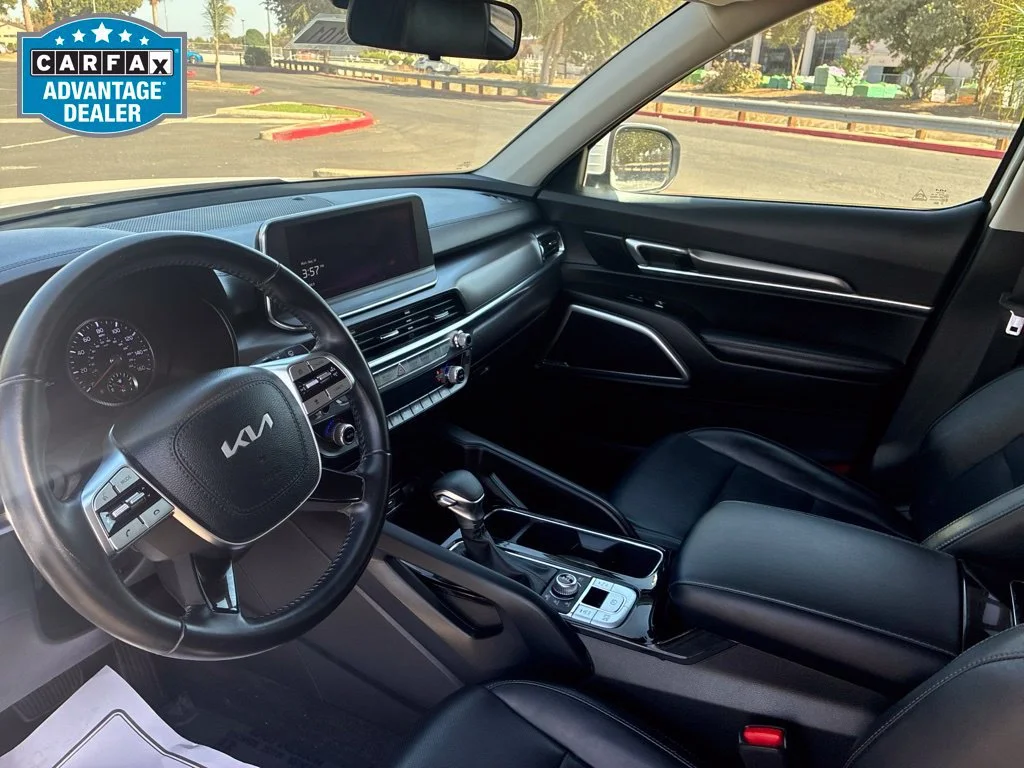 Used 2022 Glacial White P Kia LX image 13