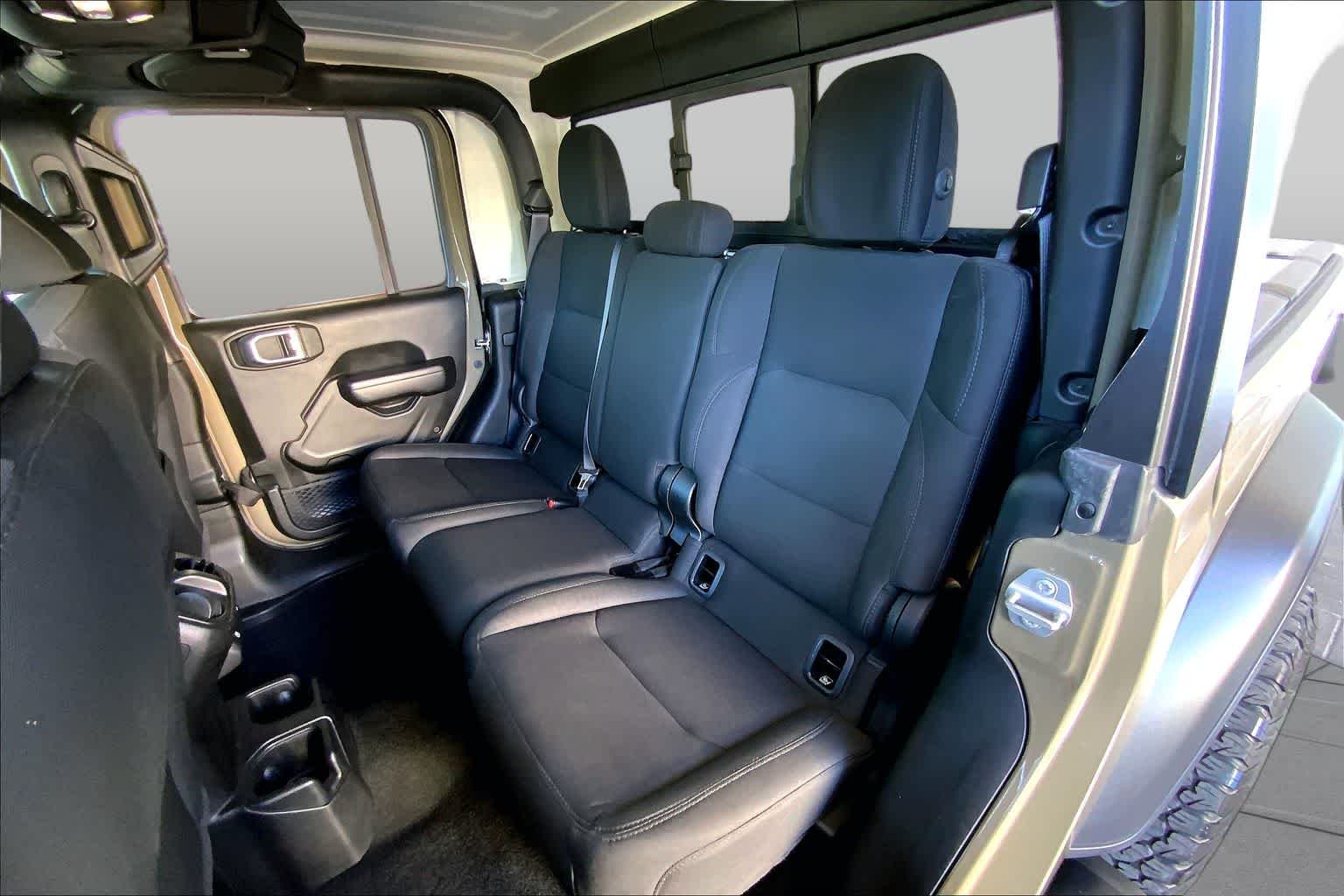 Used 2020 Gator Clearcoat Jeep Sport S image 21