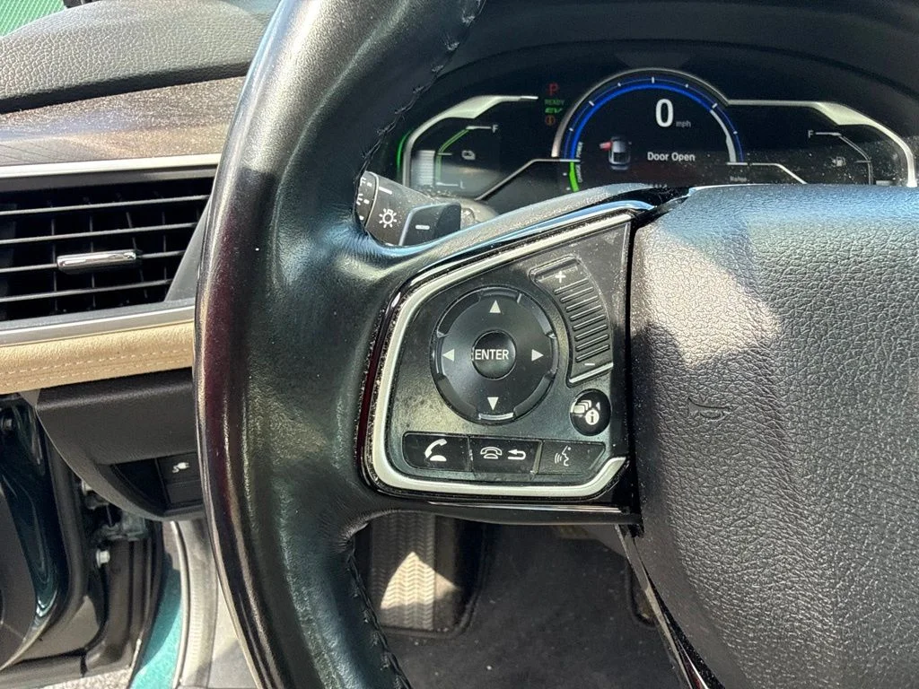Used 2018 Moonlit Forest Pearl Honda Touring image 11