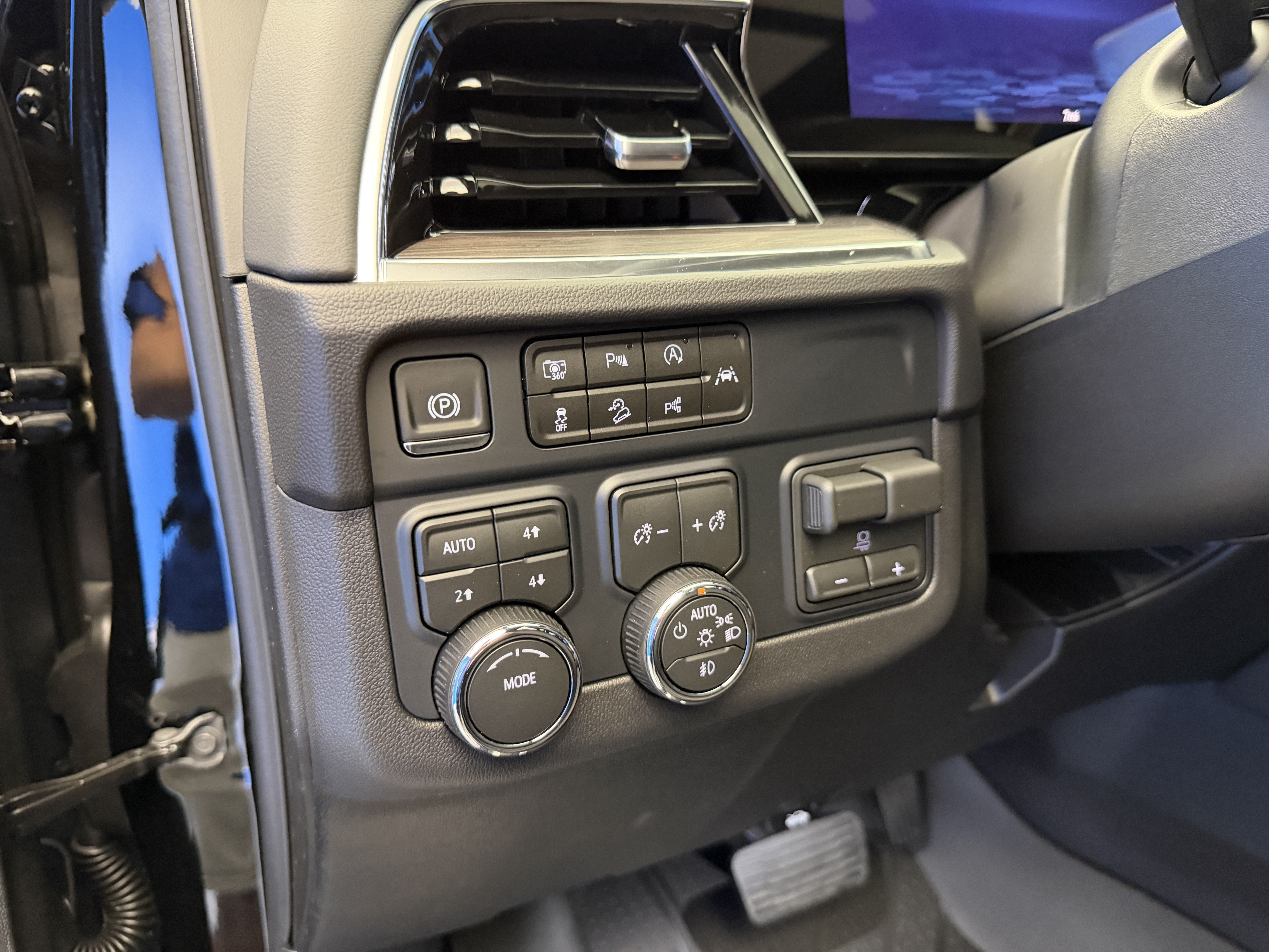 2026 Chevrolet Tahoe Z71 - Photo 16