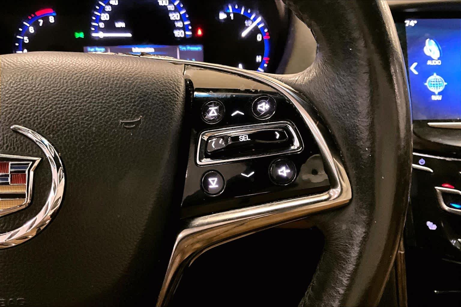 Used 2013 White Diamond Tricoat Cadillac  image 24