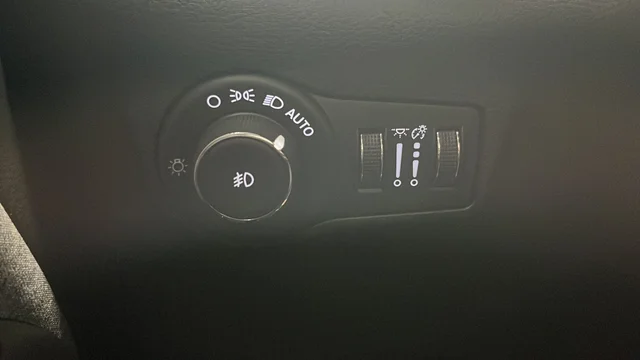 Used 2024 Silver Jeep Latitude image 30