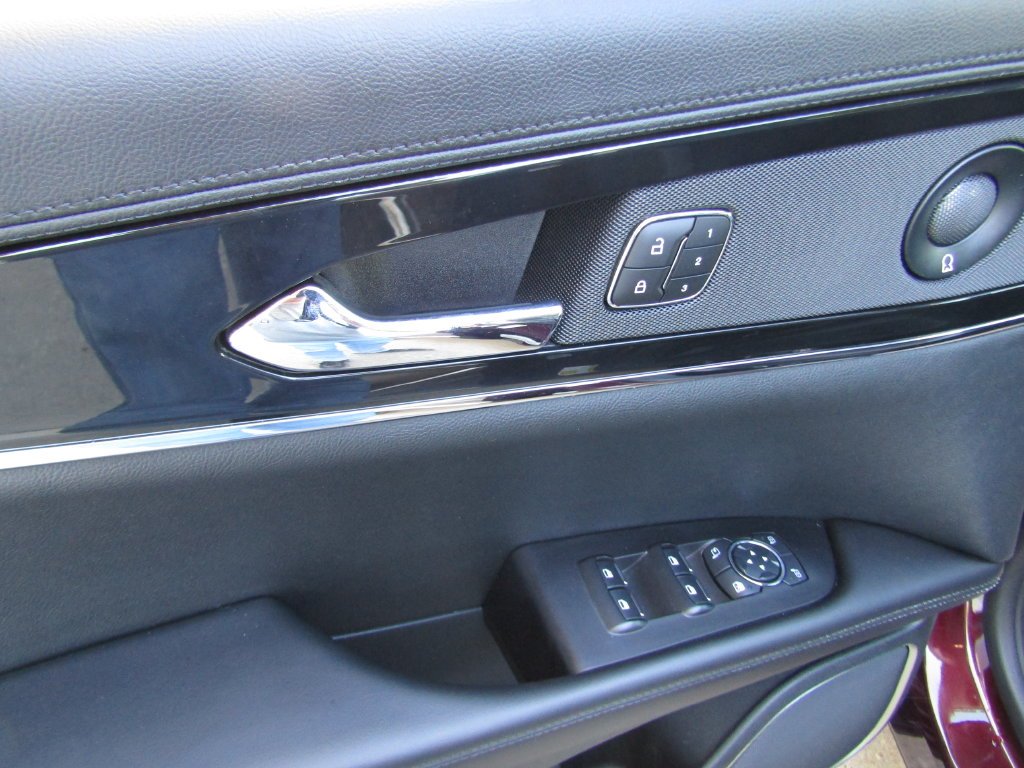 Used 2023 Red Lincoln Reserve image 26