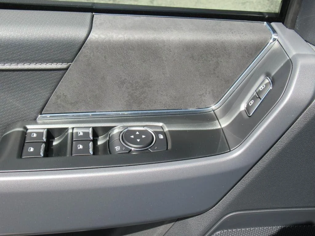 New 2025 Agate Black Metallic Ford XLT image 21