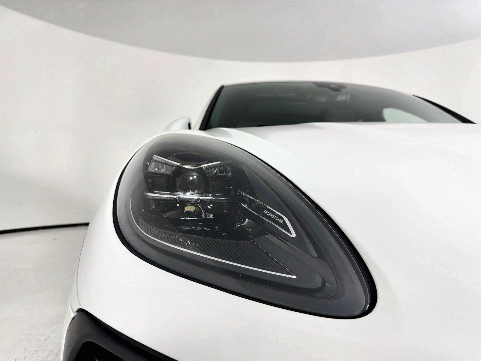 Used 2023 White Porsche  image 32