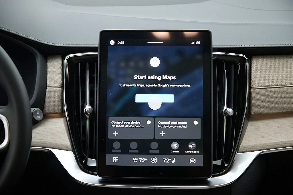 New 2026 Vapour Grey Volvo Plus image 29