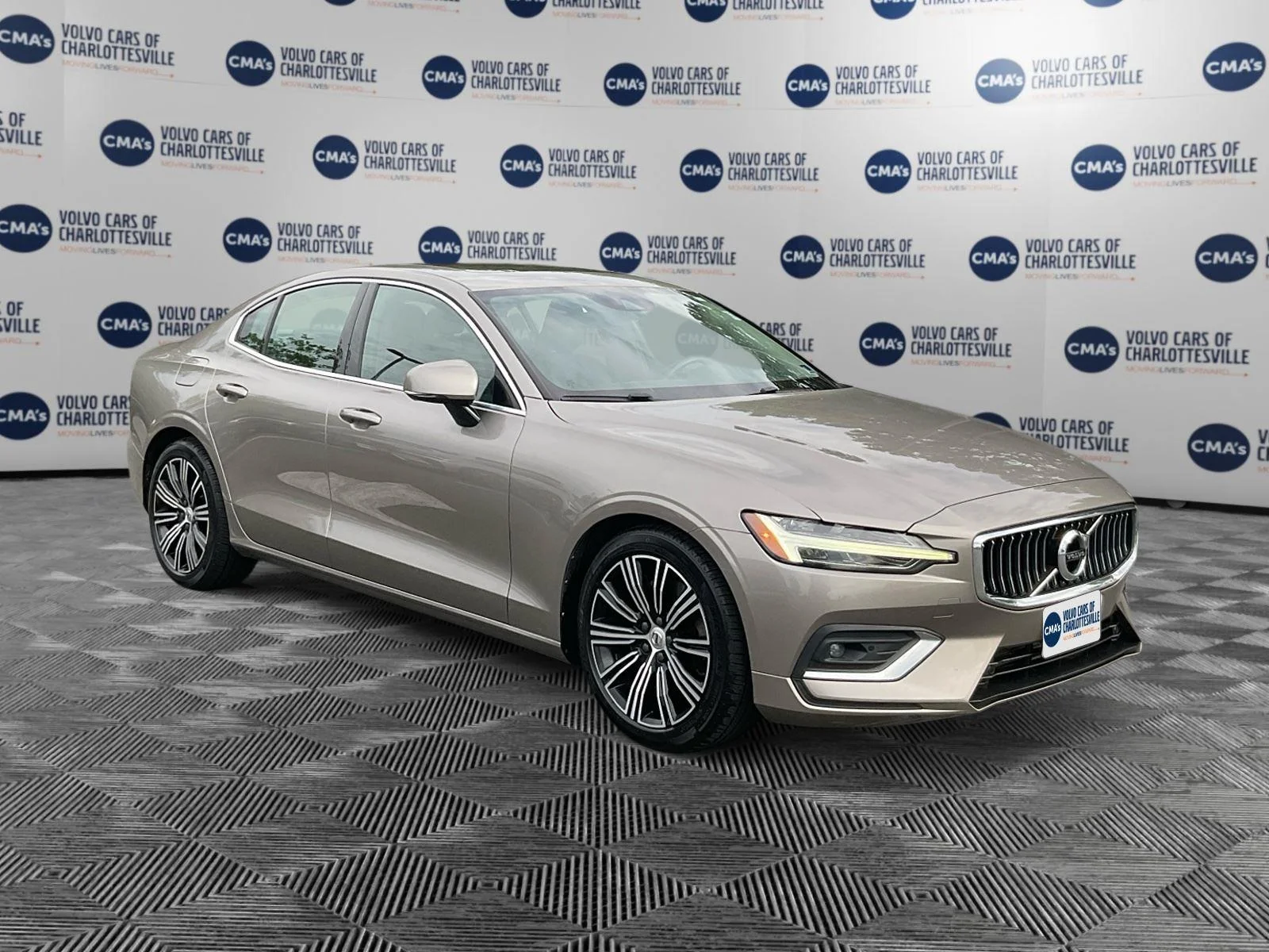 Used 2019 Pebble Grey Metallic Volvo Inscription image 7
