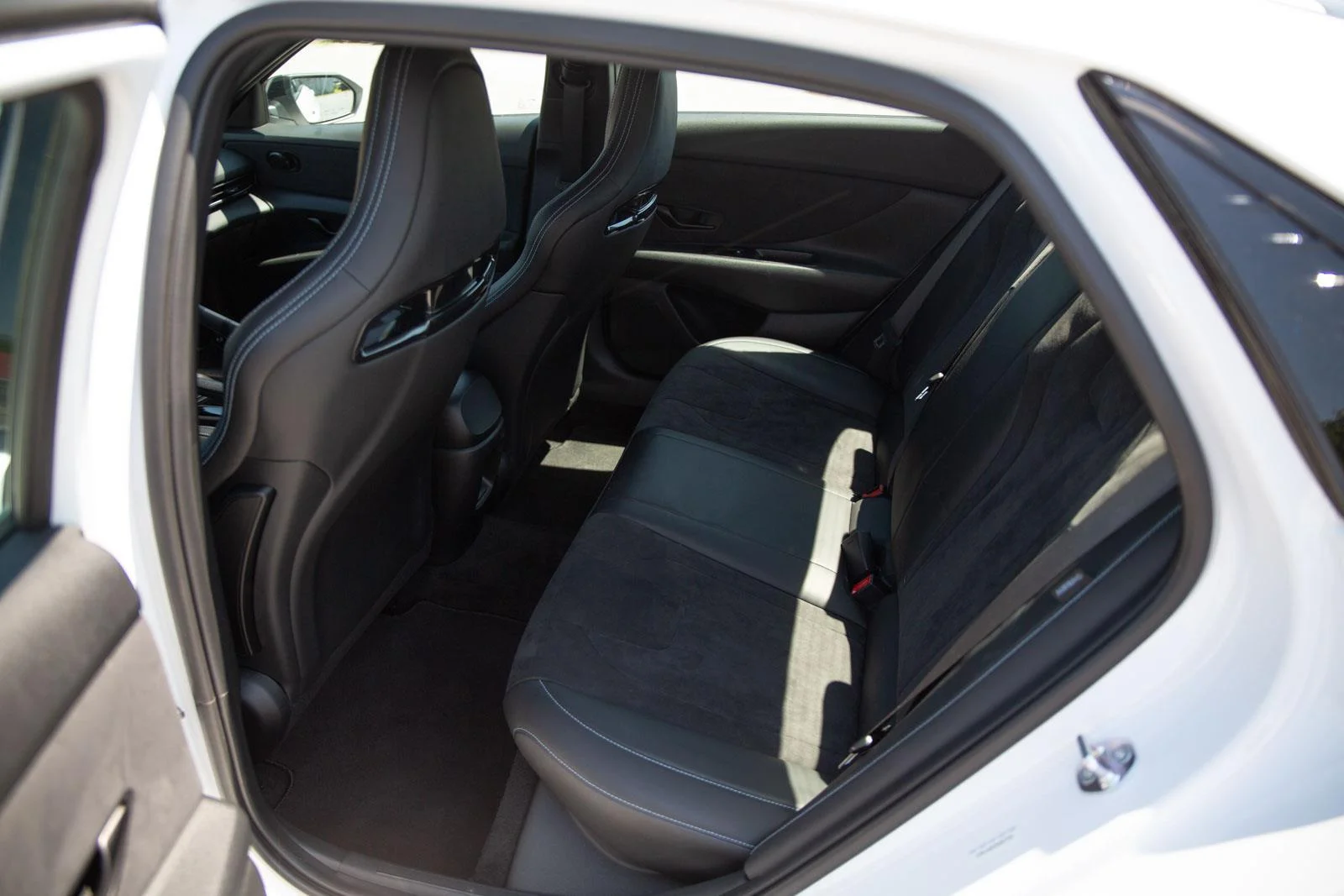 Used 2025 Atlas White Hyundai DCT image 23