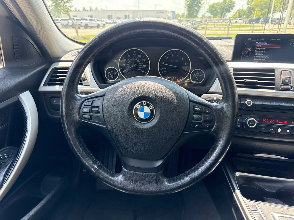 Used 2015 Jet Black BMW 320i xDrive image 19